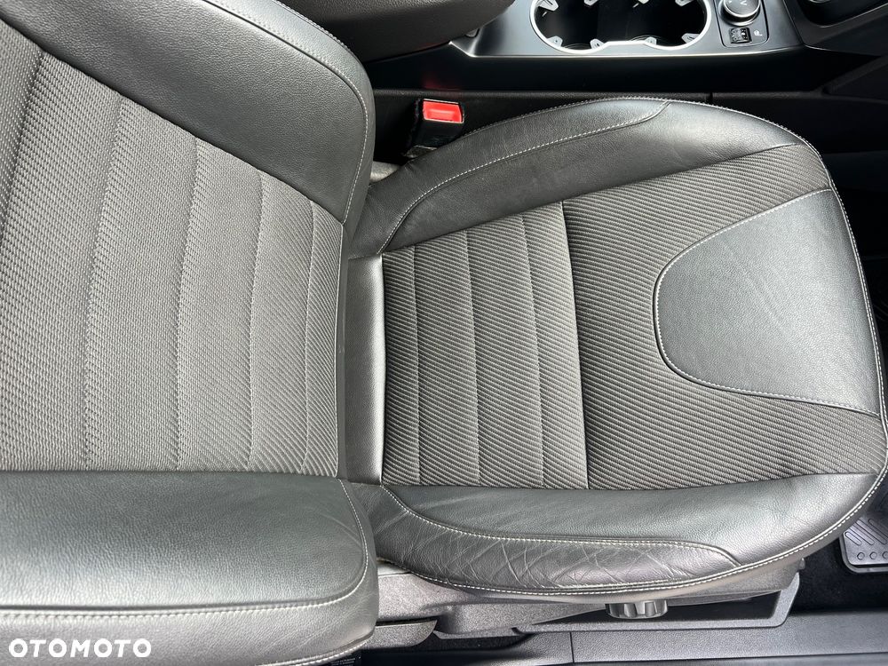 Ford Kuga 2.0 TDCi 2x4 Titanium - 15