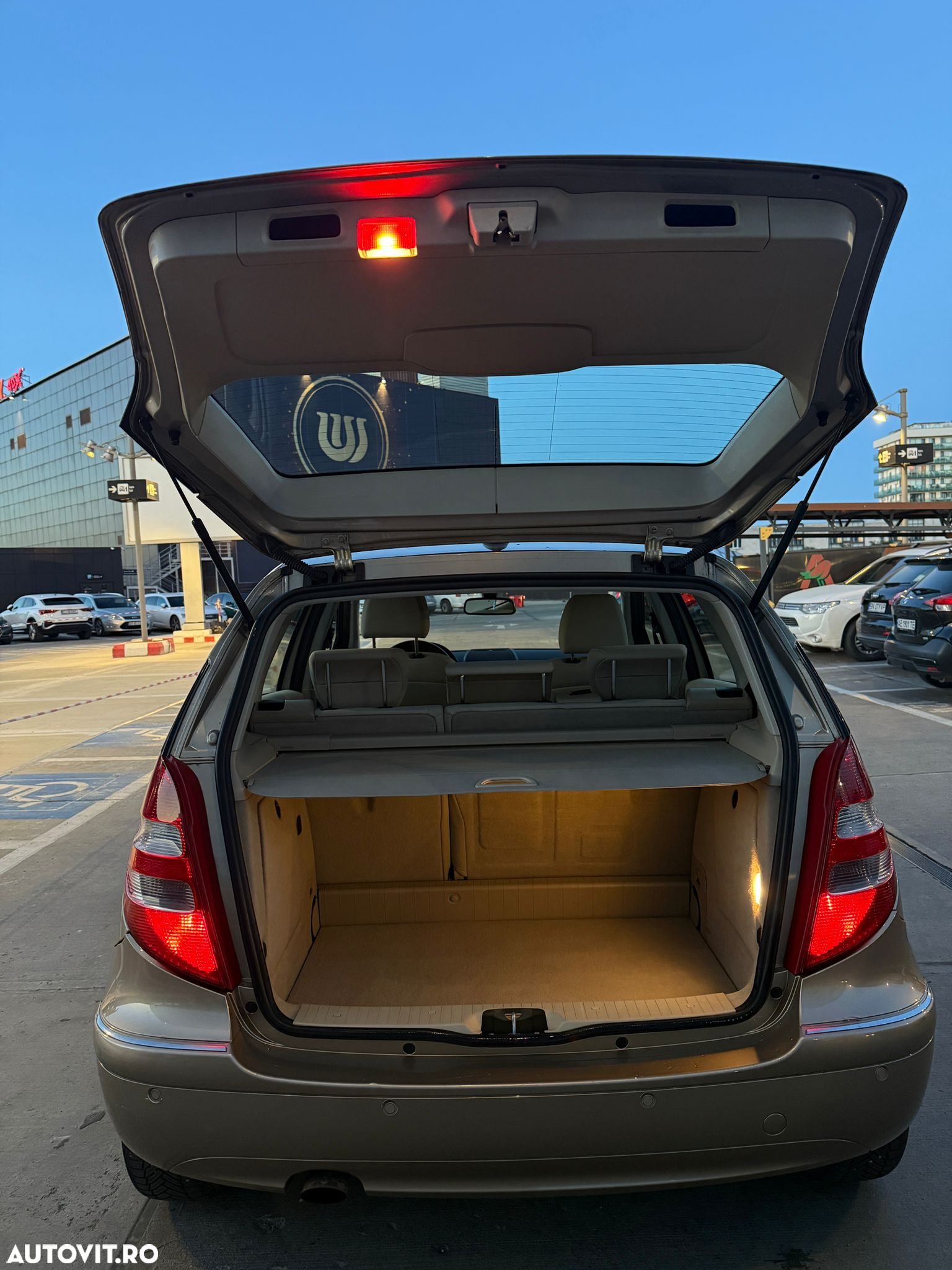 Mercedes-Benz A - 10