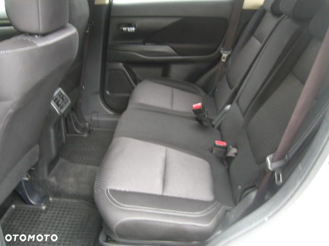 Mitsubishi Outlander 2.0 Intense + SDA 4WD CVT - 30