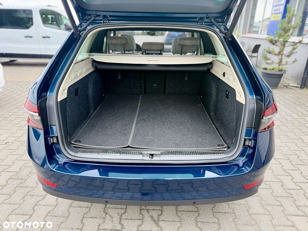 Skoda Superb 2.0 TDI DSG Premium Edition - 28