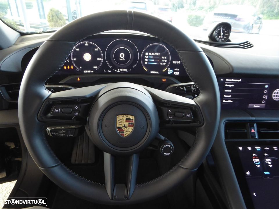 Porsche Taycan Cross Turismo 4 - 10