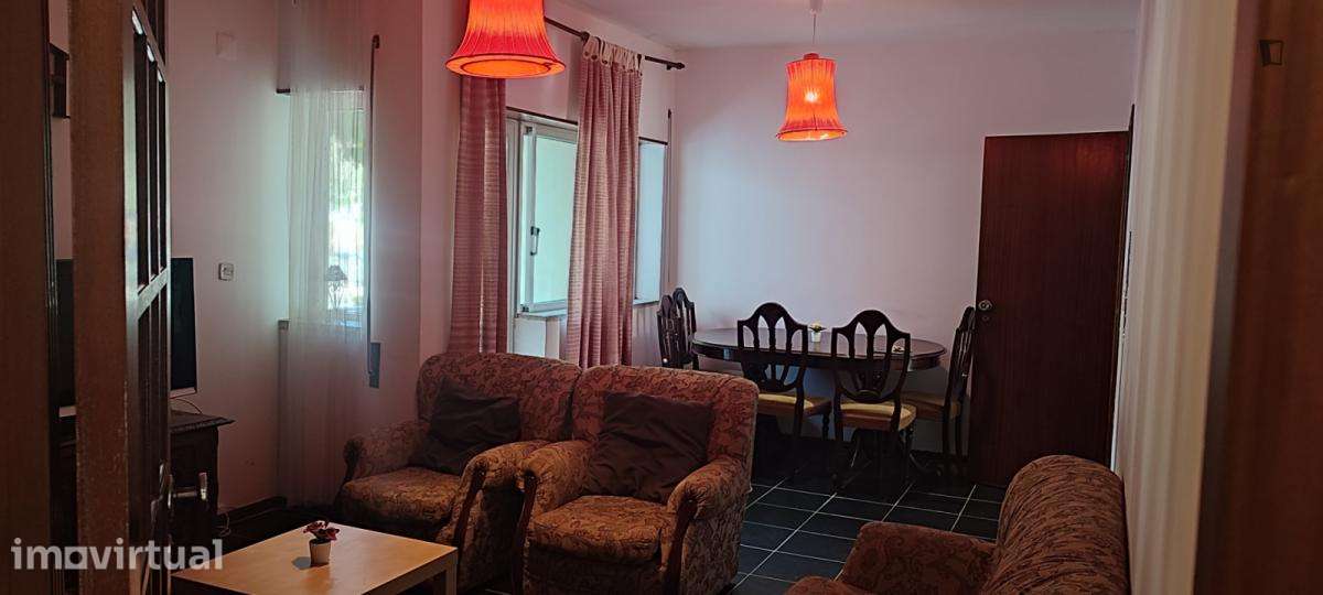 Quarto - localizado em Castelo branco - Grande imagem: 4/16