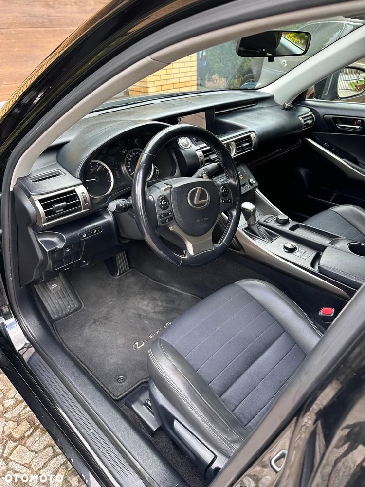 Lexus IS 200t Elegance - 10