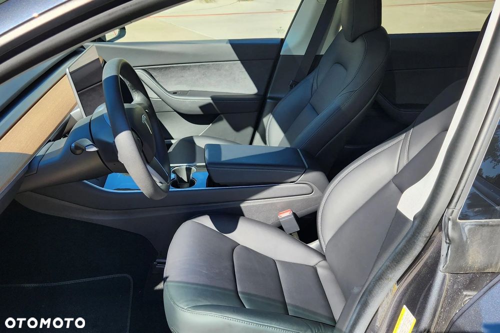 Tesla Model Y Long Range Dual Motor AWD - 8