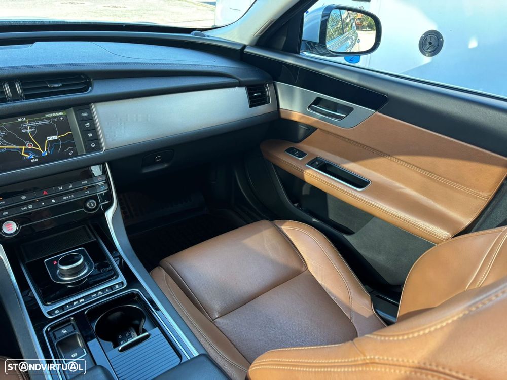 Jaguar XF 2.0 D Prestige Aut. - 33