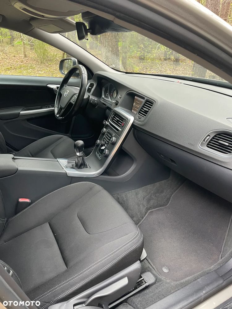 Volvo V60 D2 Edition - 16