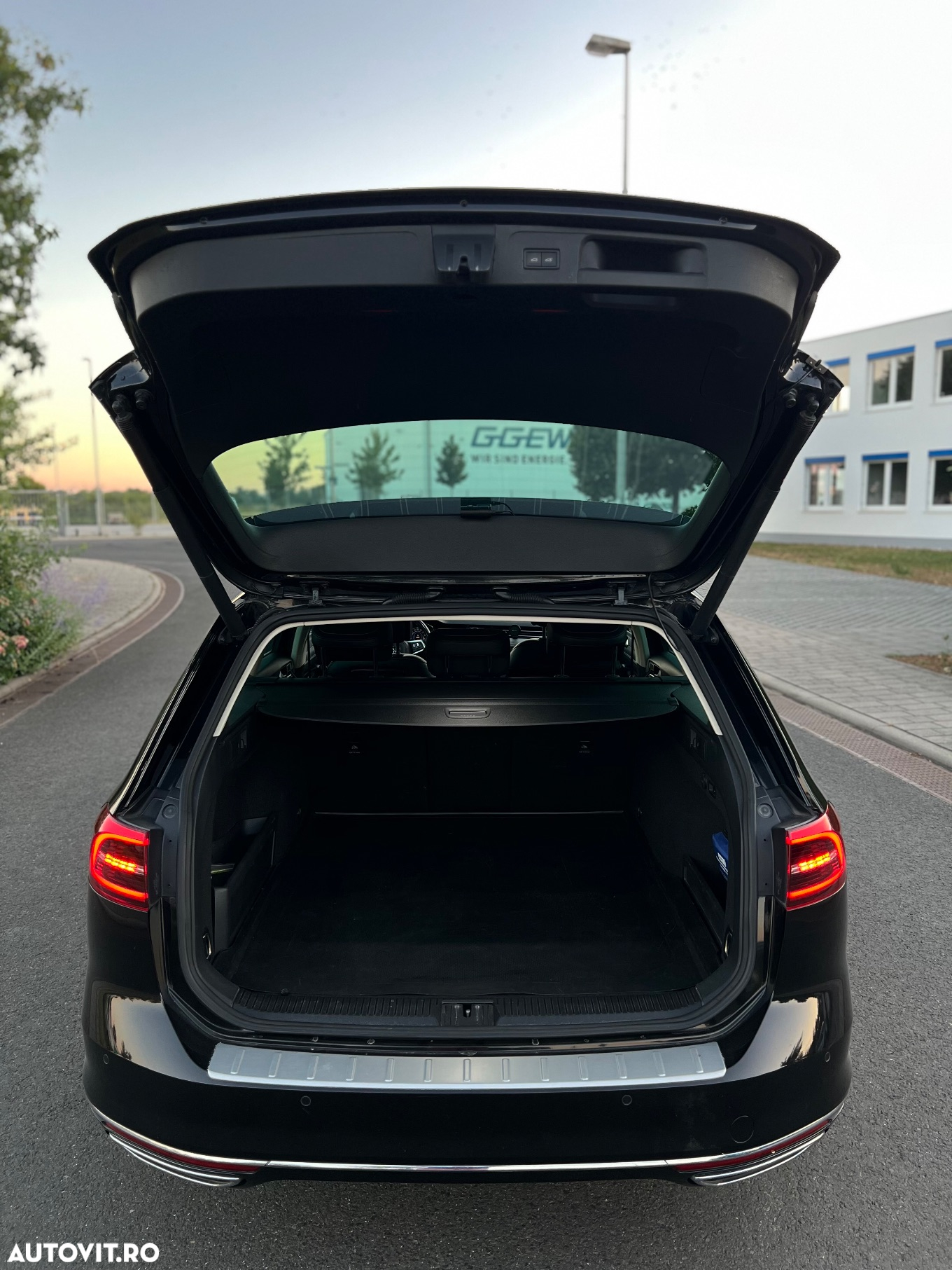 Volkswagen Passat Variant 2.0 TDI DSG 4Motion Highline - 9