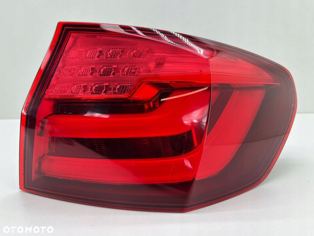 BMW 5 F11 PRAWA LAMPA TYŁ W BŁOTNIK LED 7203234