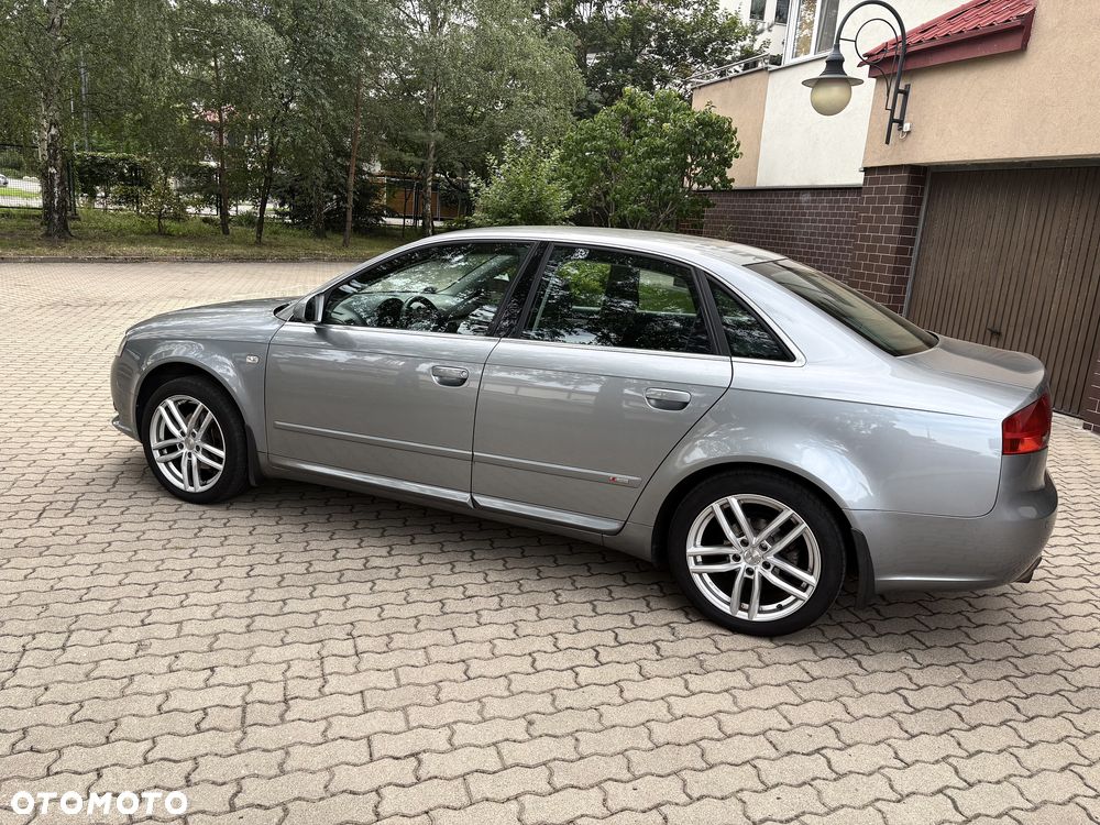 Audi A4 Limousine - 8