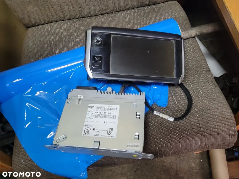 Radio GPS fabryczne 9806730180 wyświetlacz 9805301780 Peugeot 208 - 1
