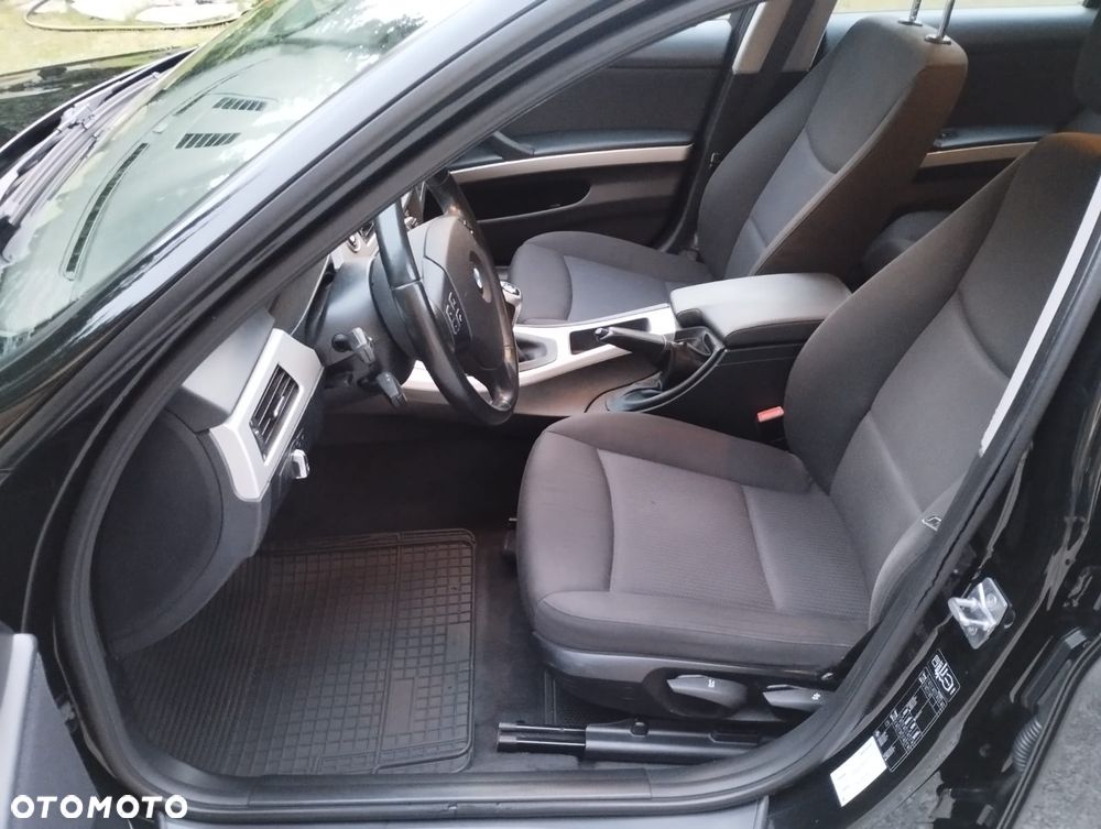 BMW Seria 3 318d - 12