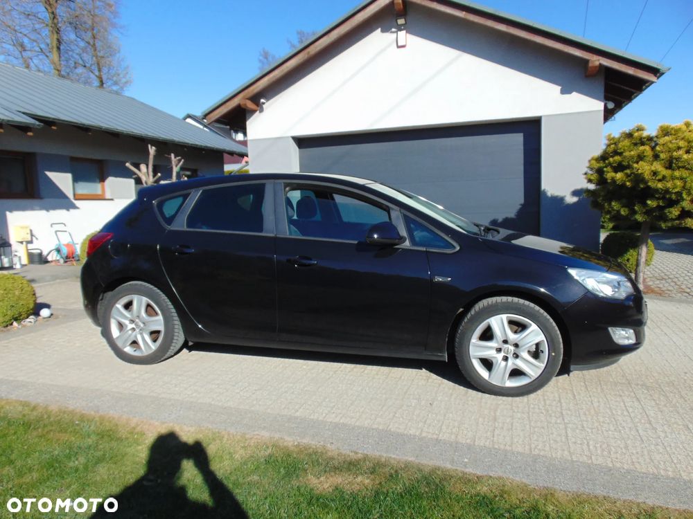 Opel Astra 1.6 Turbo - 4