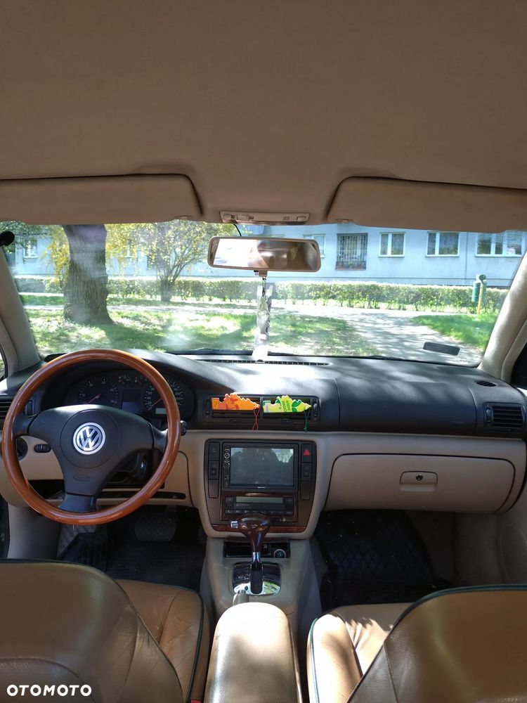 Volkswagen Passat 1.9 TDI Highline - 14