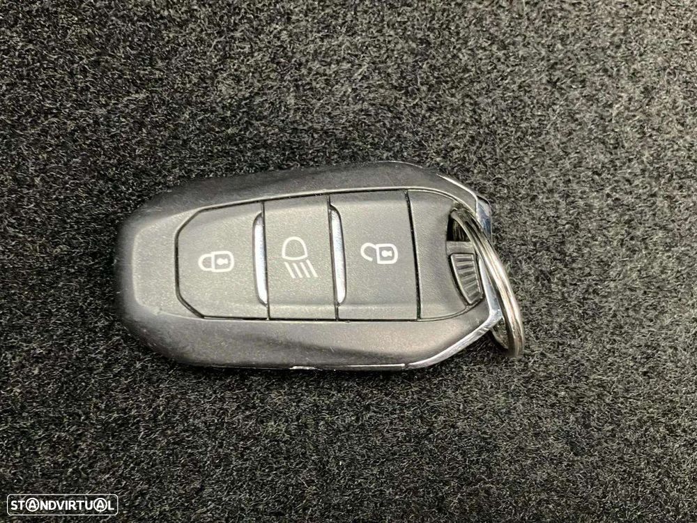 Peugeot 2008 1.2 PureTech Allure - 19