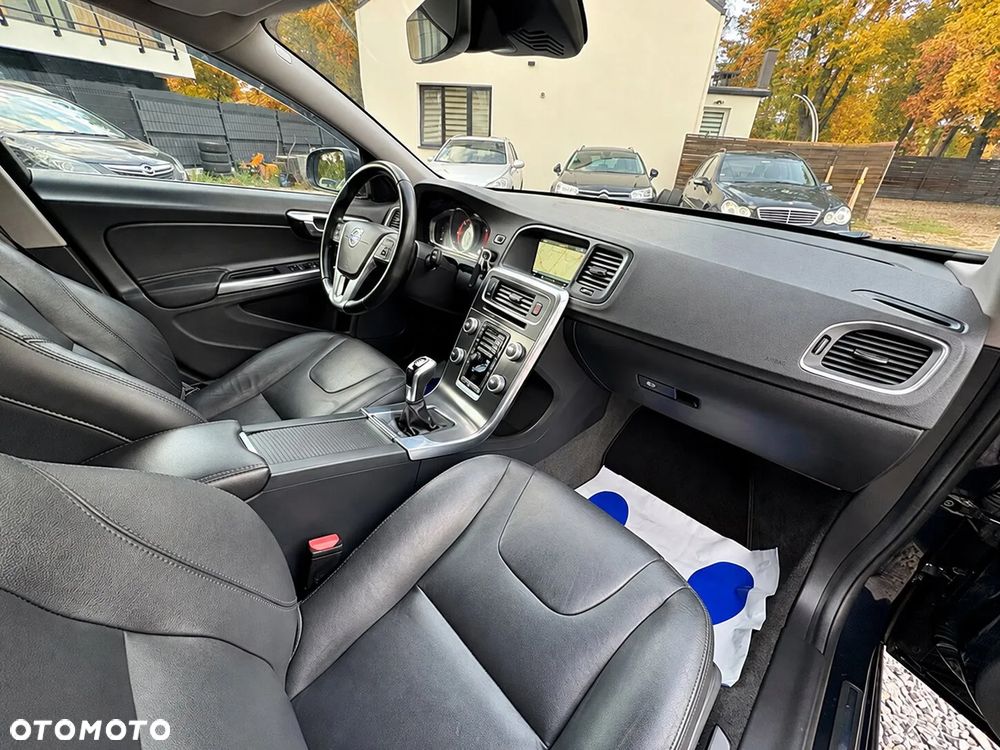 Volvo V60 D2 Summum - 28