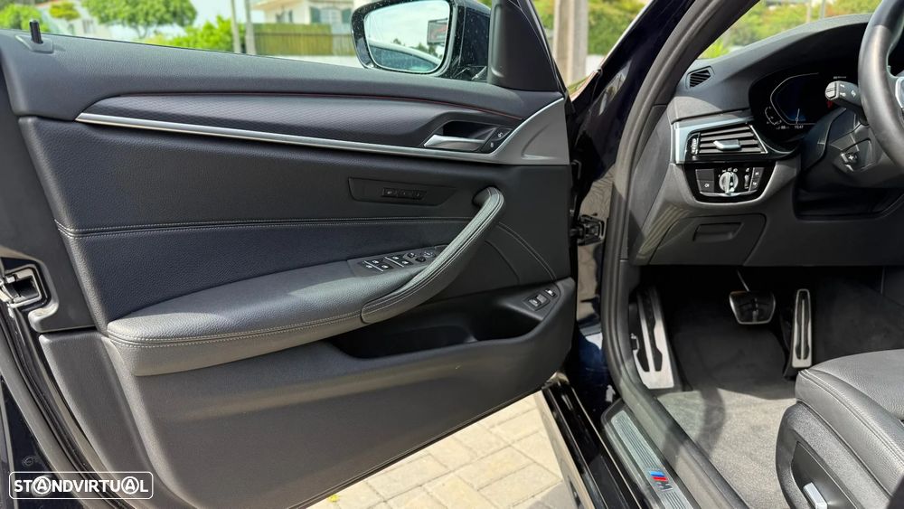 BMW 530 e Pack Desportivo M - 17