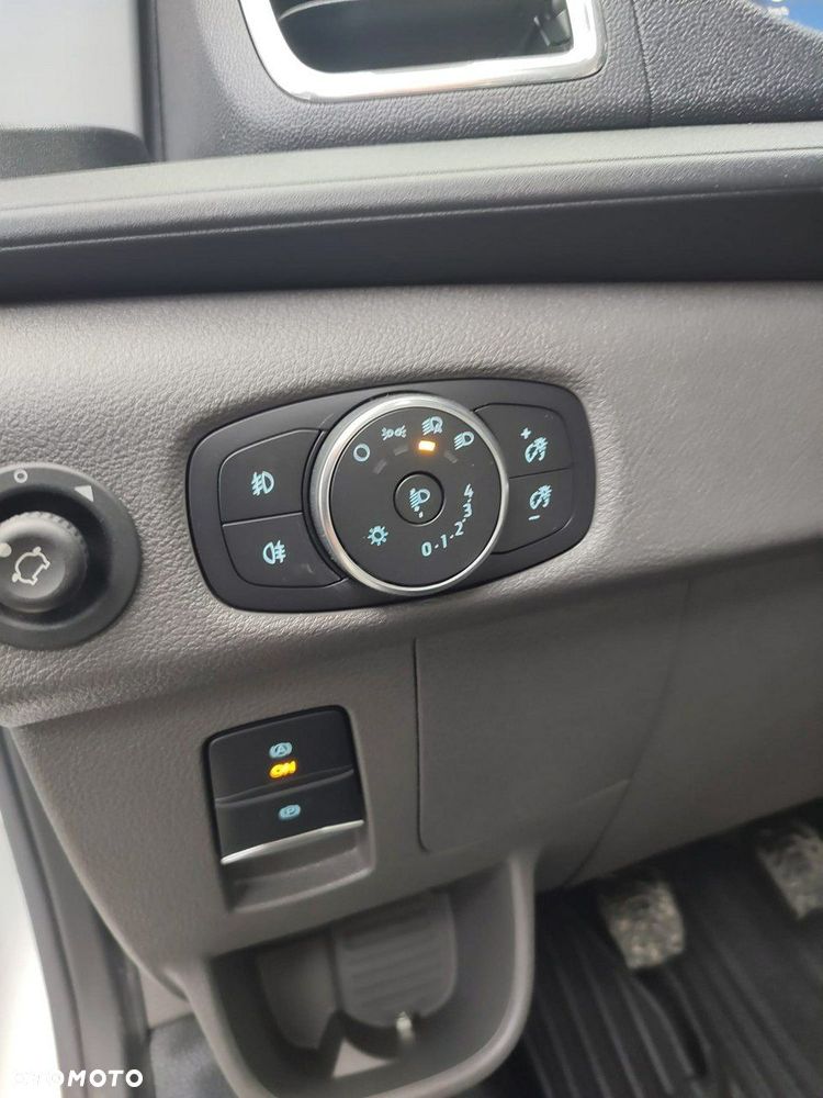 Sunlight Cliff 4x4 590 Ford z Napędem AWD 4x4 - 21