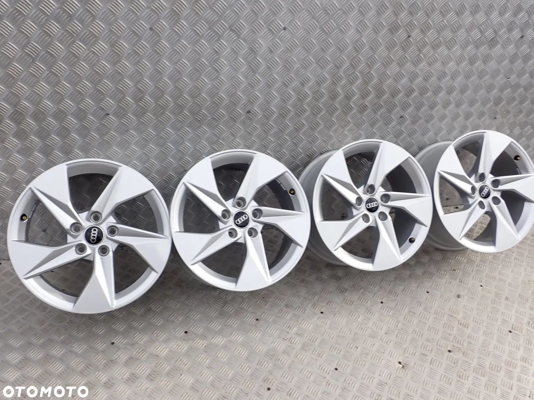 FELGI ALUMINIOWE AUDI 8x17 et 46 A3 A4 b5 b6 b7 A5 A6 A8 Q2 Q3 Q5 - 8Y0601025A - 12