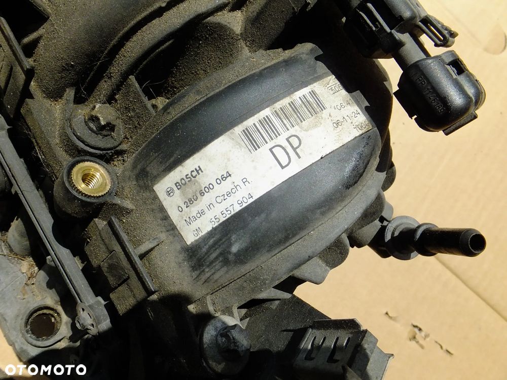 kolektor ssący opel corsa d 1,4 16v 2007r 55557904 - 2