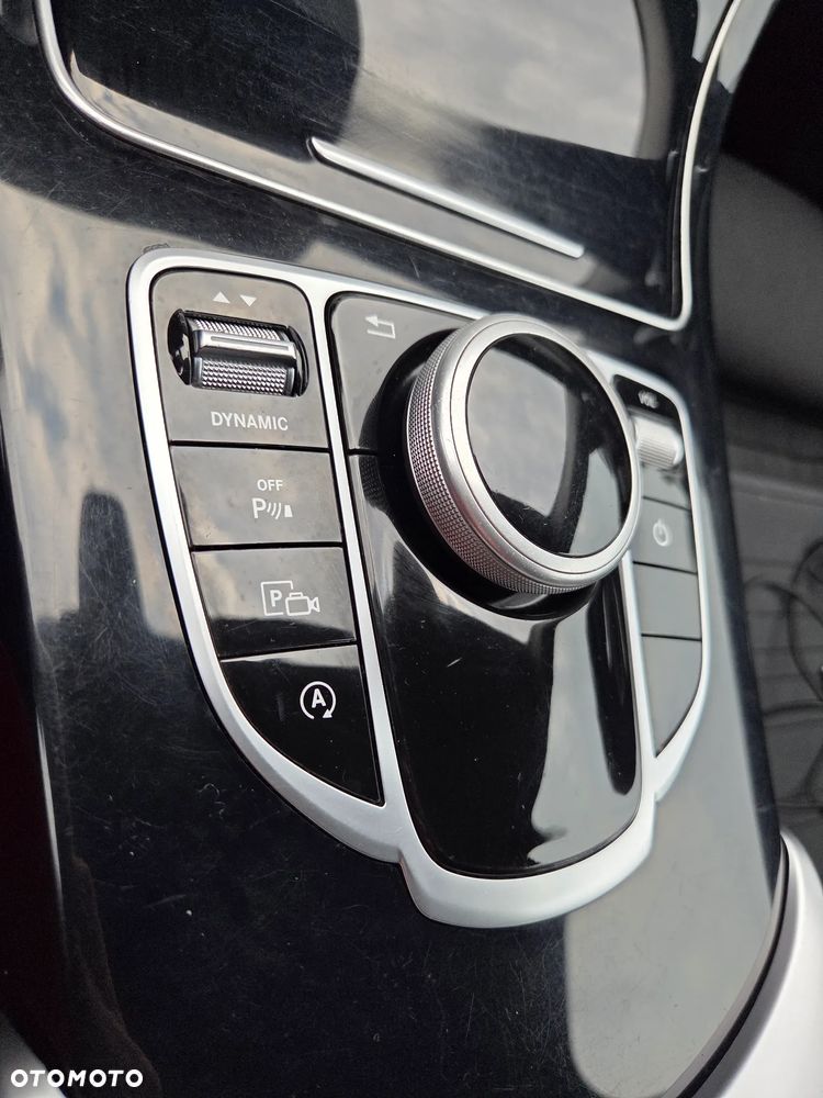 Mercedes-Benz Klasa C 200 d 9G-TRONIC - 34