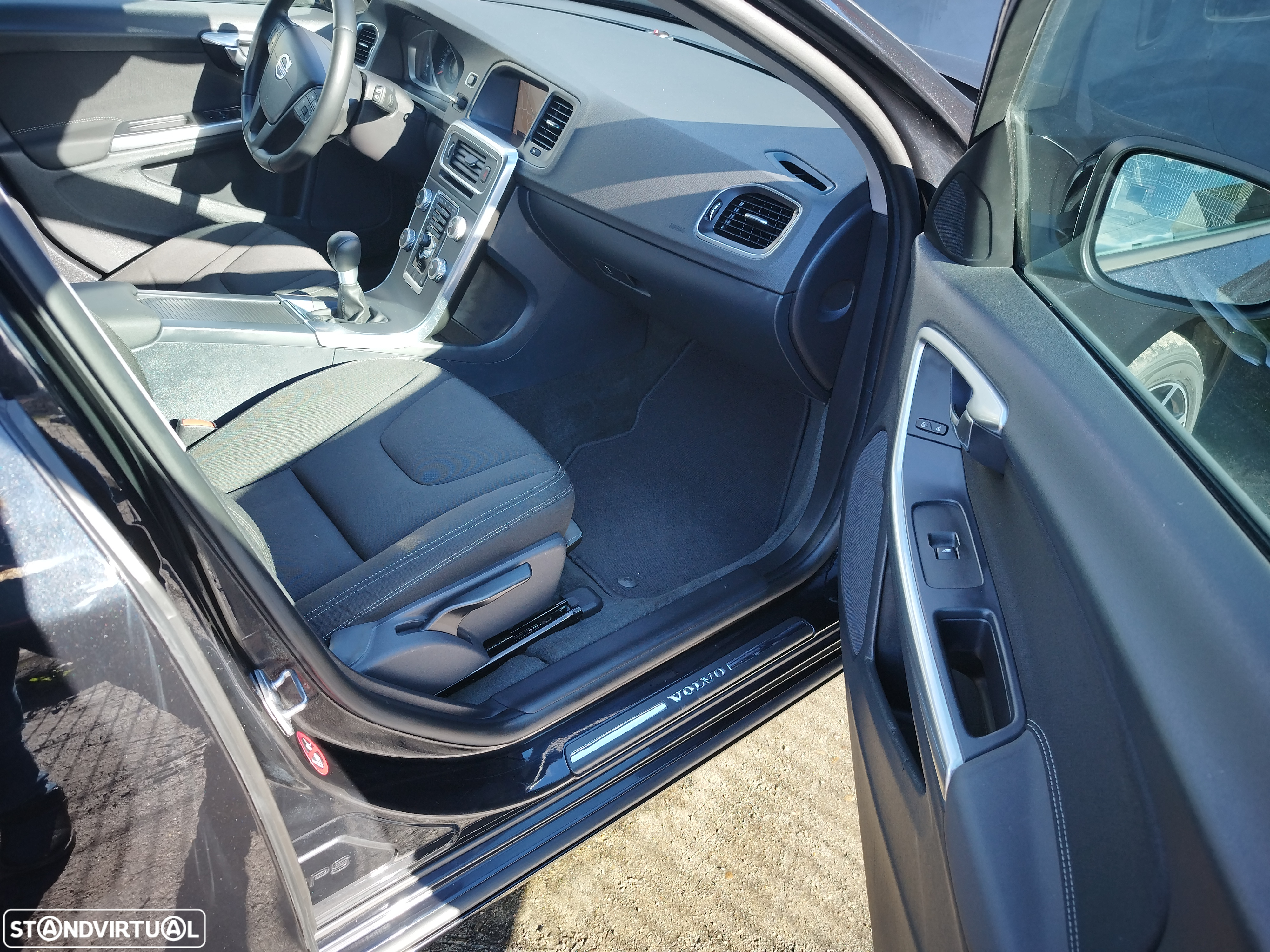 Volvo V60 D2 Momentum - 16