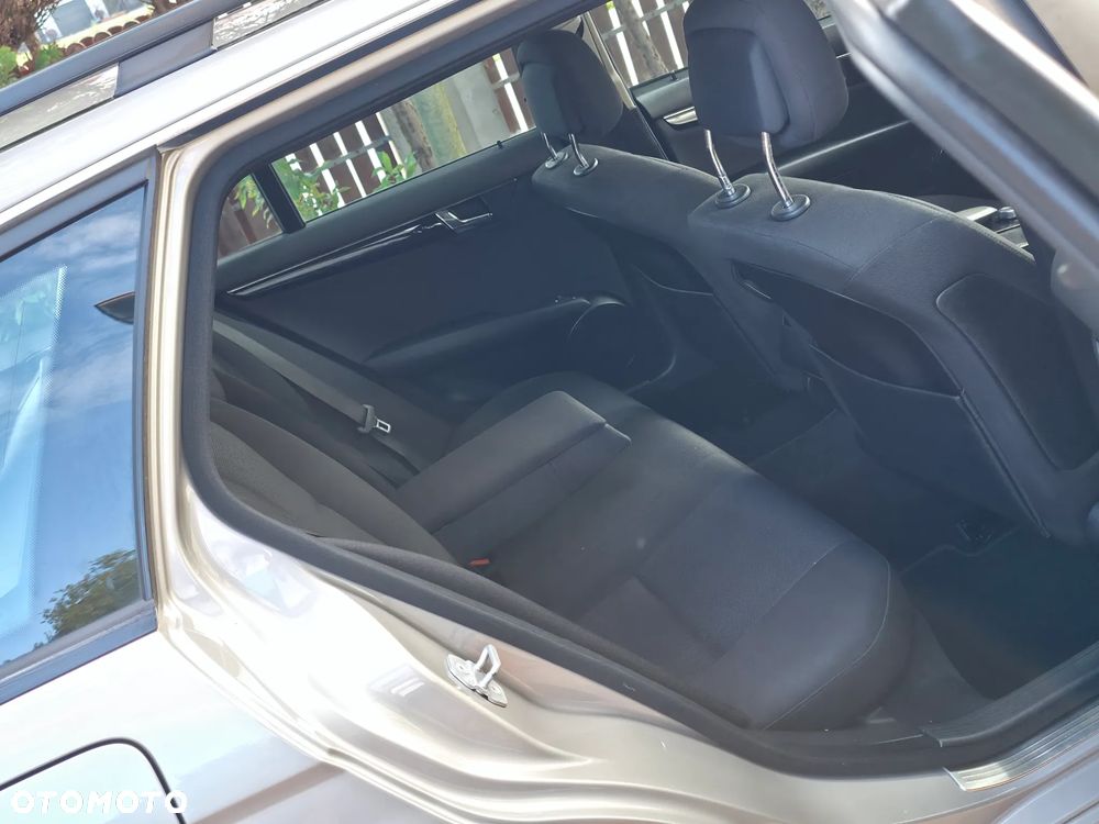 Mercedes-Benz Klasa C 200 (BlueEFFICIENCY) 7G-TRONIC Elegance - 33