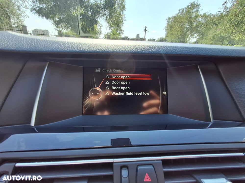 BMW Seria 5 520d Aut. - 29