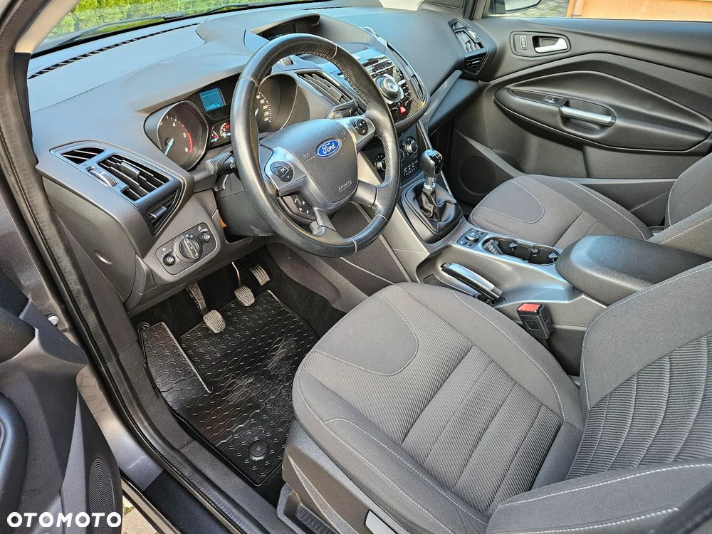 Ford Kuga 2.0 TDCi 2x4 Titanium - 15