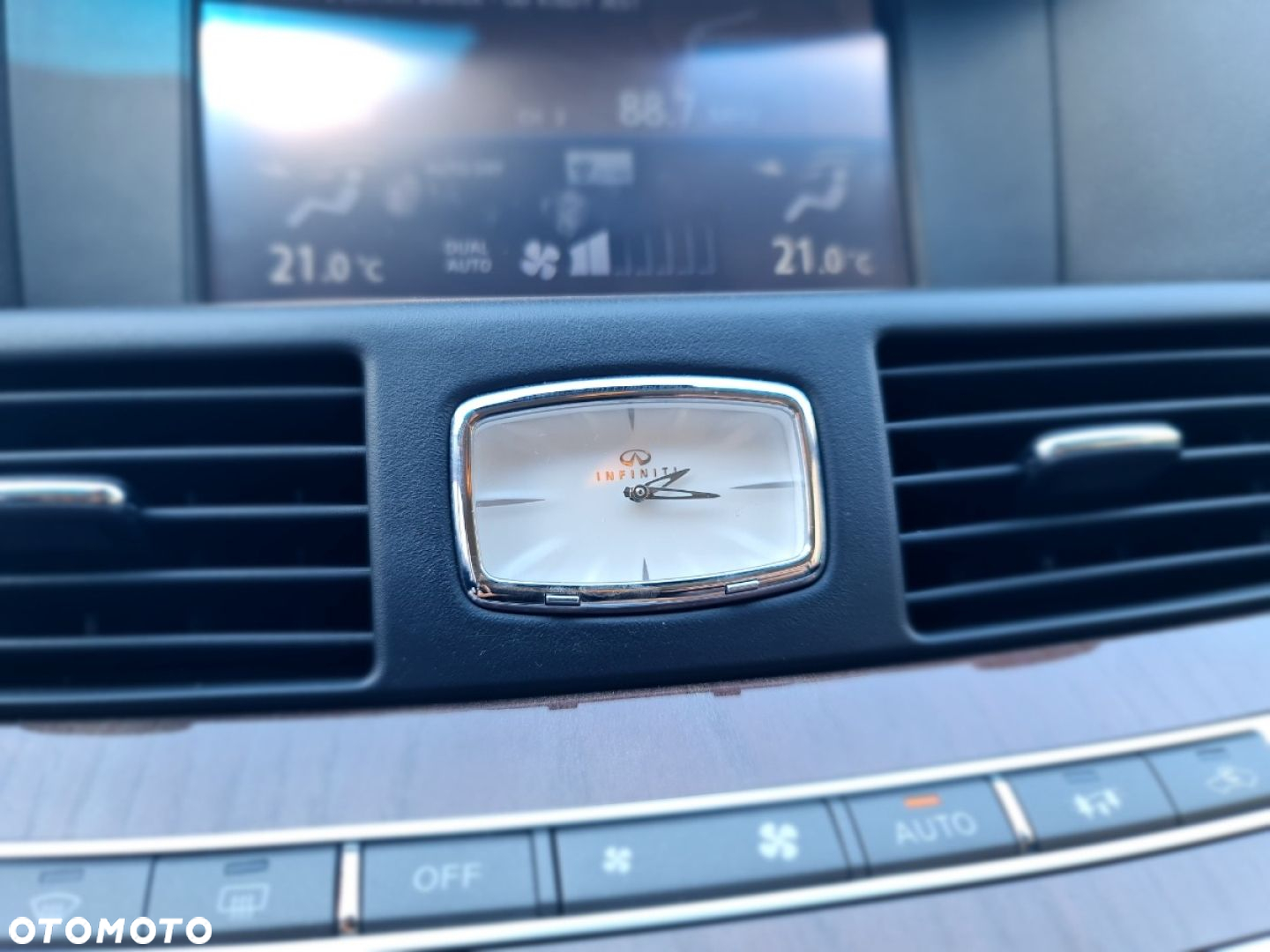 Infiniti Q70 - 20