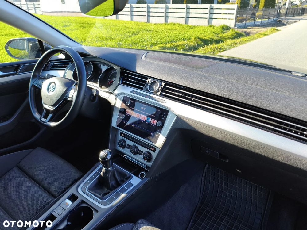 Volkswagen Passat 1.6 TDI (BlueMotion Technology) Comfortline - 16