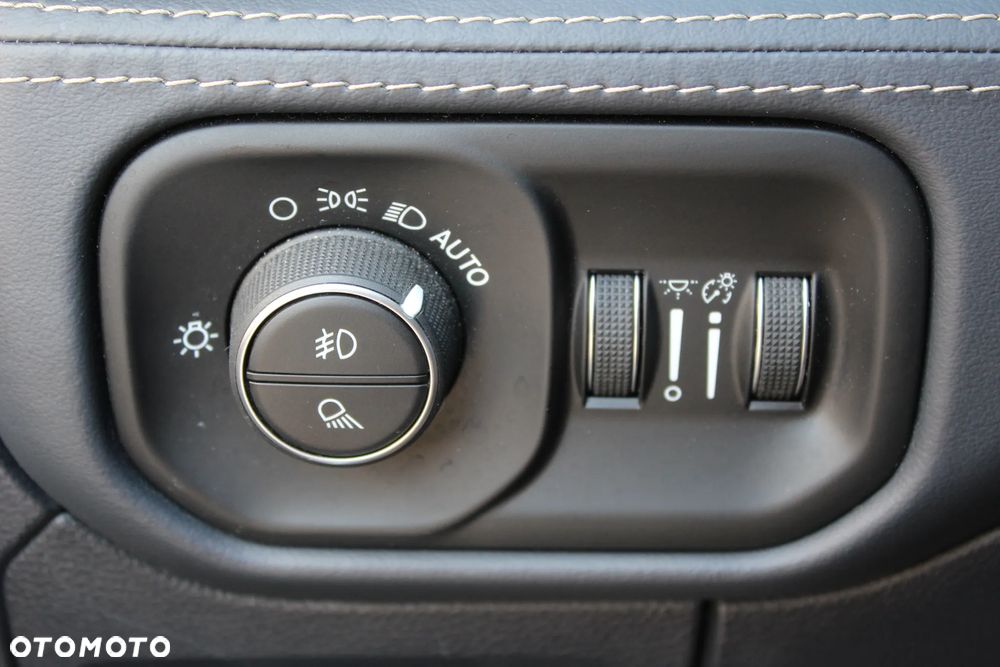 RAM 1500 5.7 Crew Cab Limited - 26