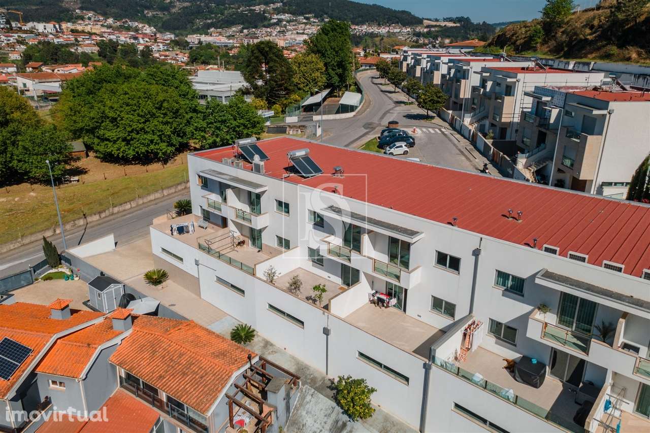 Moradia em Banda T3 Venda em Caldas de Vizela (São Miguel e São João), - Grande imagem: 2/28