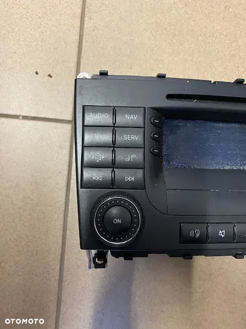 RADIO MERCEDES CLK W209 W203 A2098702489 A2038270062 - 2