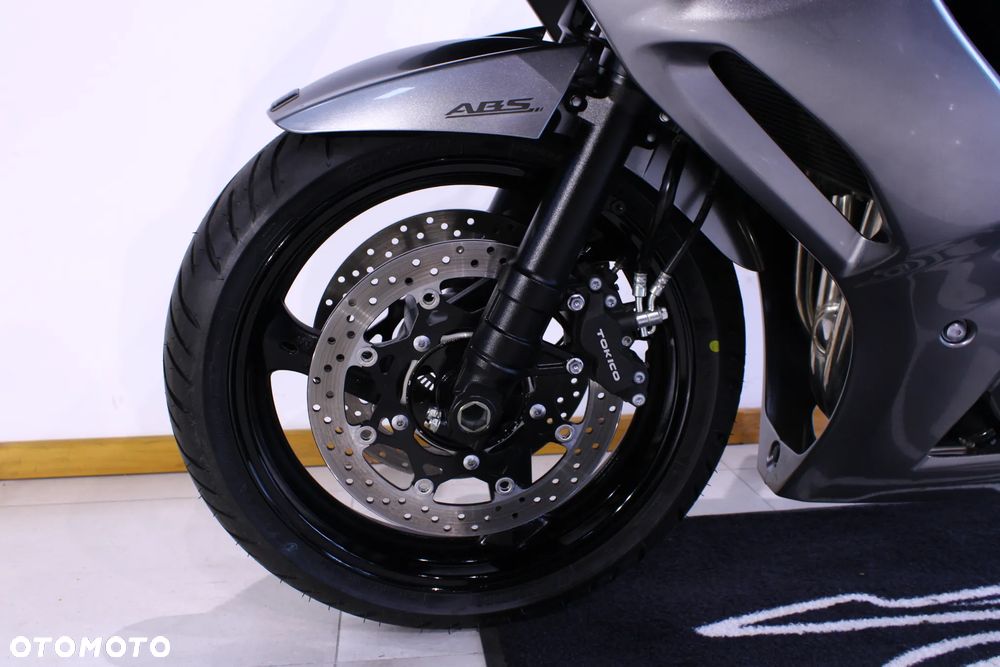 Suzuki GSX - 24