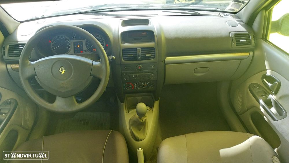 Renault Clio 1.2 16V Privilège - 8
