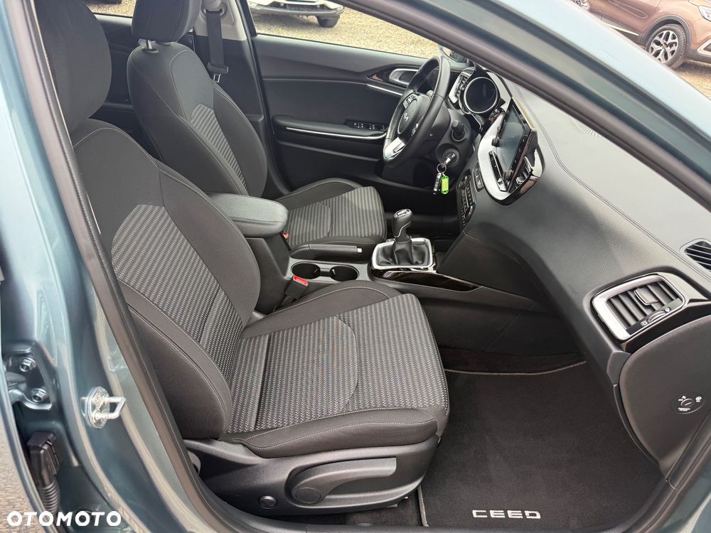Kia Ceed 1.5 T-GDI L Business Line - 11
