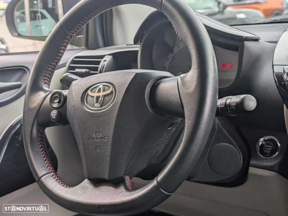 Toyota iQ 1.33 VVT-i 2 MultiDrive EP+NAVI+Bluetooth - 10