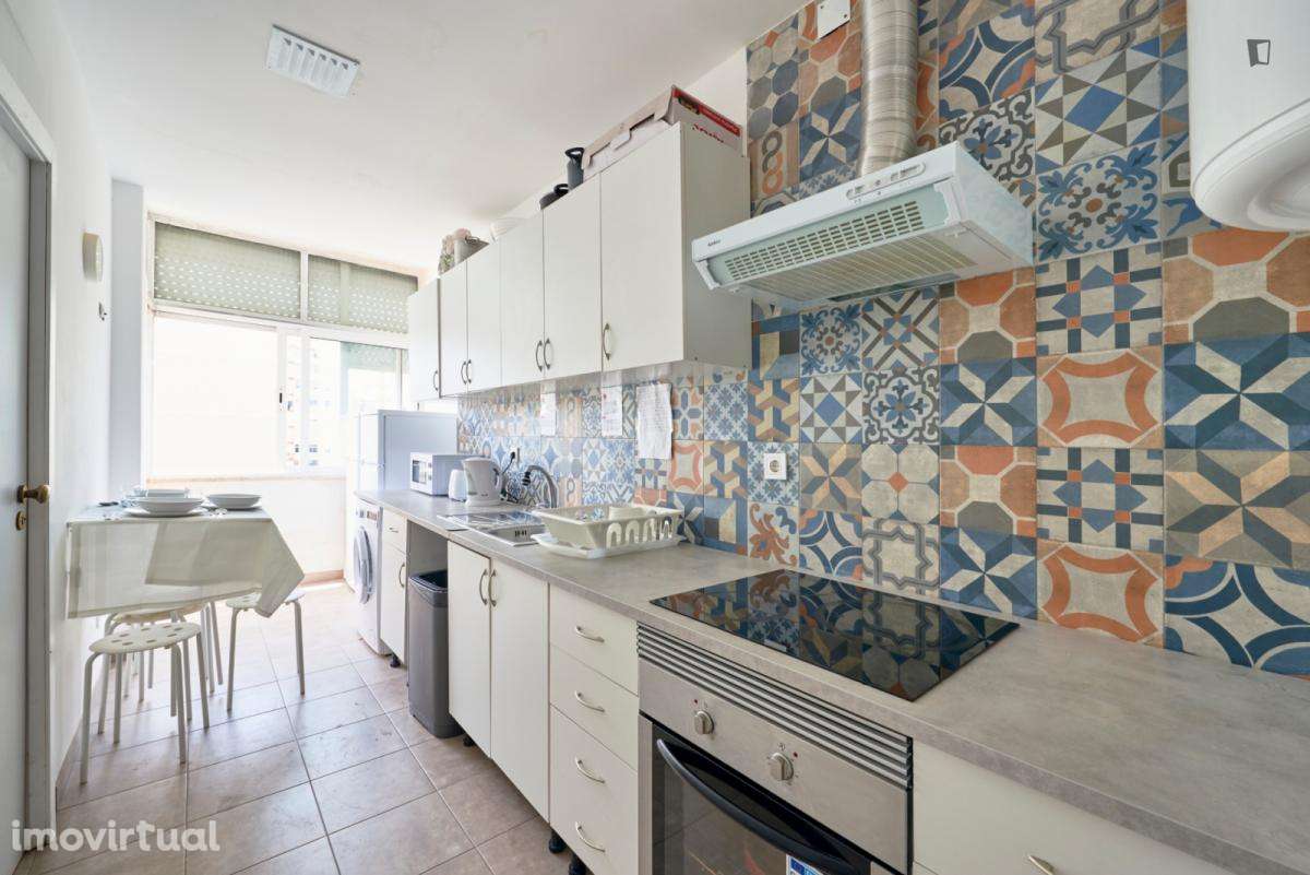 Quarto - localizado em Benfica Lisbon - Grande imagem: 5/31