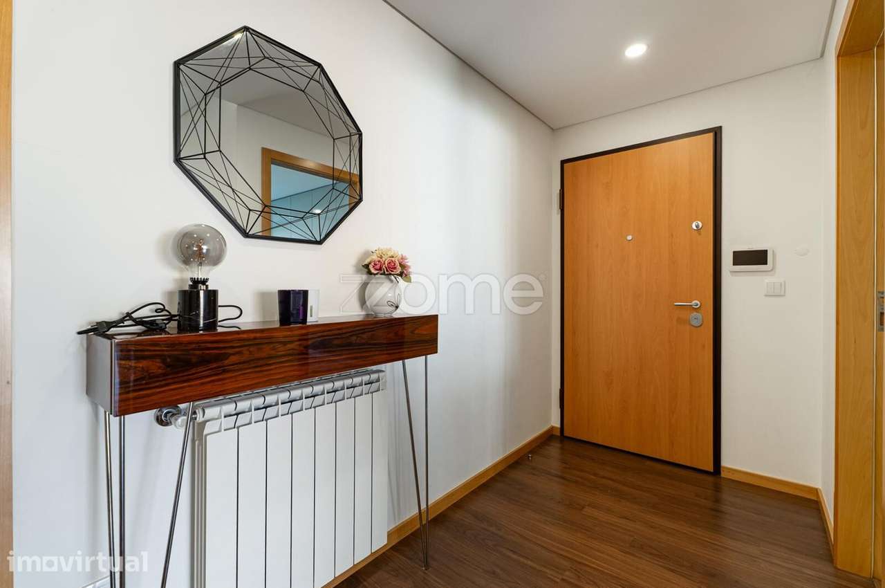 Apartamento T2 em Vilar do Paraíso com Suíte e Lugar de Garagem - Grande imagem: 2/25