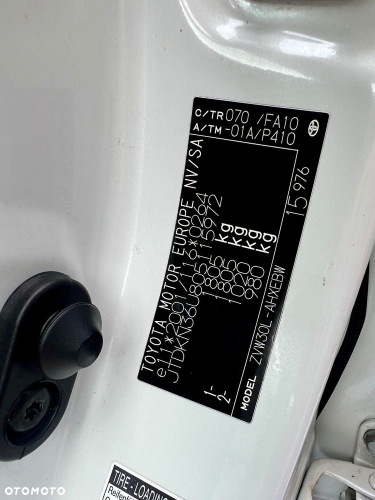Toyota Prius (Hybrid) Executive - 14