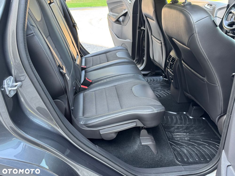Ford Kuga 2.0 TDCi 2x4 Titanium - 30