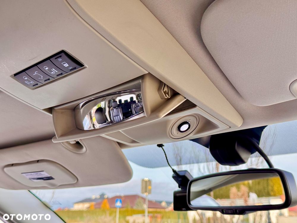 Lancia Voyager 2.8CRD Gold - 19