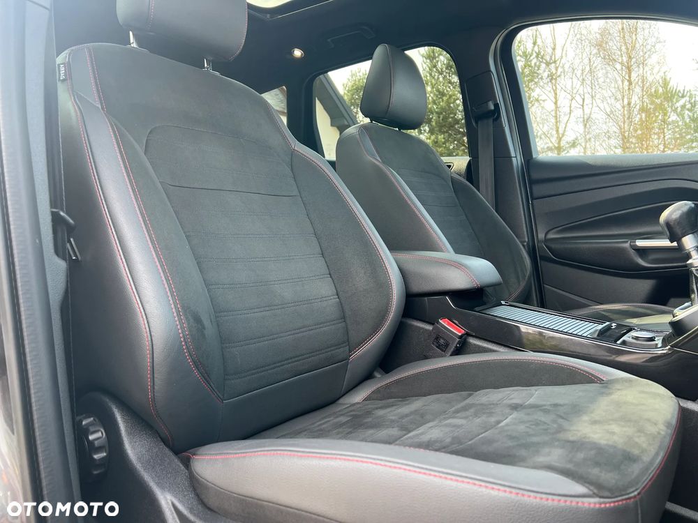 Ford Kuga 2.0 TDCi 2x4 ST-Line - 35