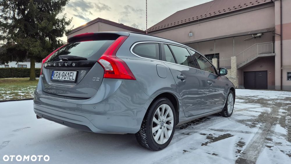 Volvo V60 D2 Summum - 14