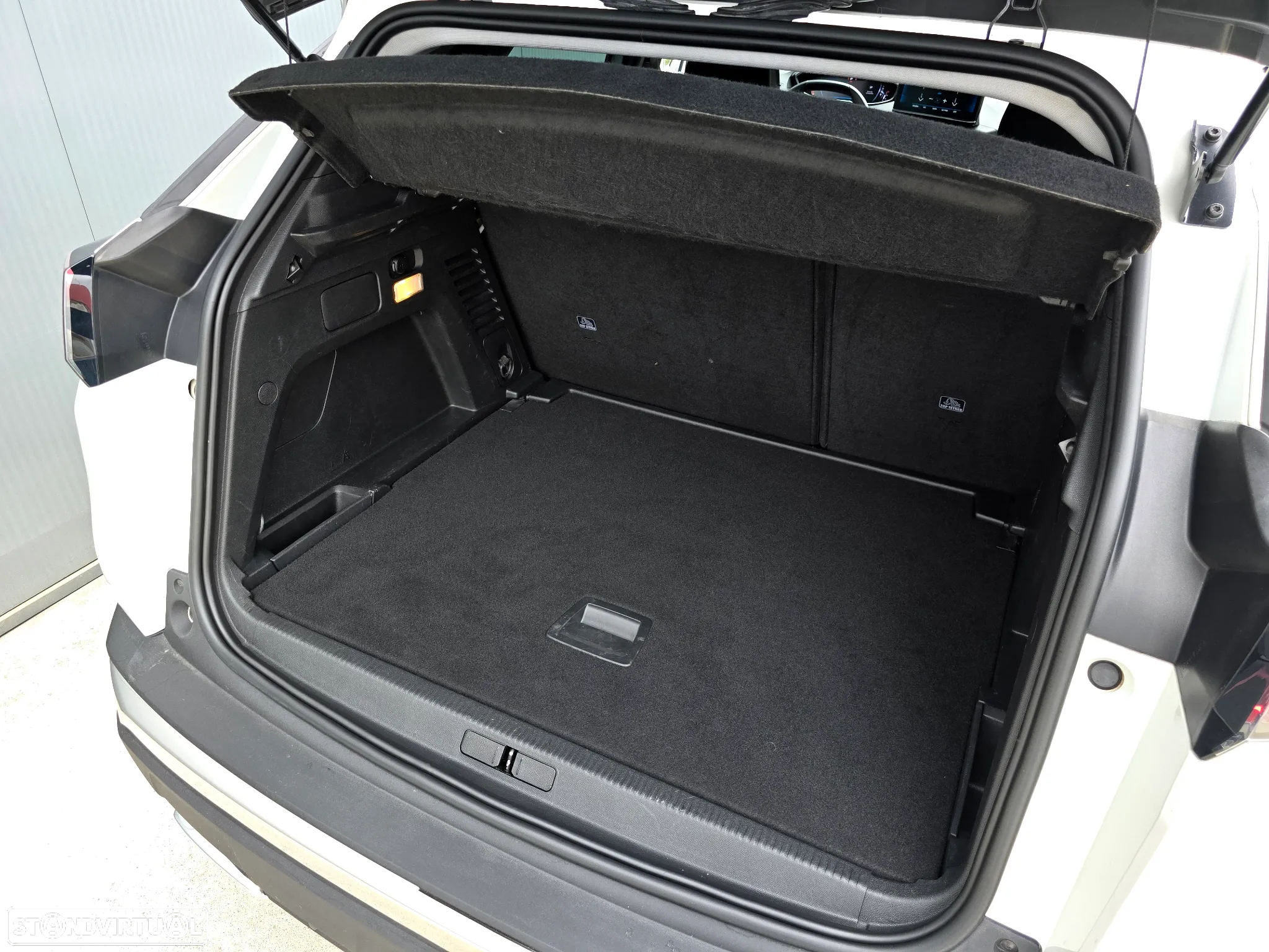 Peugeot 3008 PureTech 130 Stop & Start GPF EAT8 Allure Pack - 32