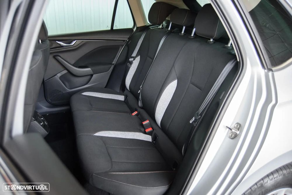 Skoda Kamiq 1.0 TSI Ambition DSG - 27