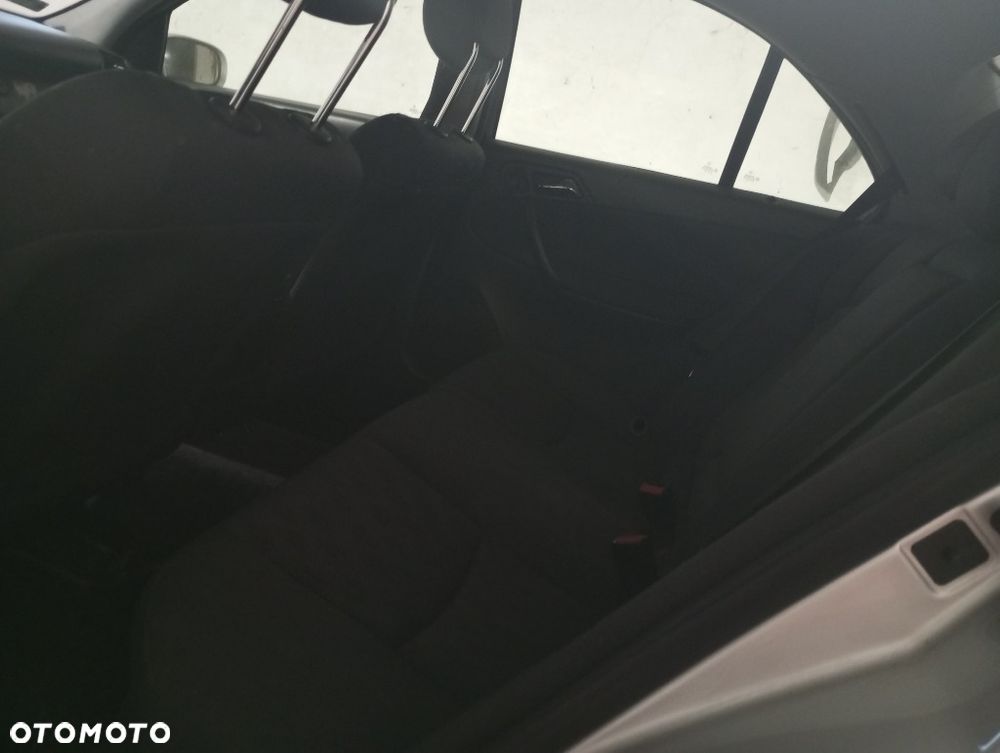 Mercedes-Benz Klasa C 220 CDI Classic - 9