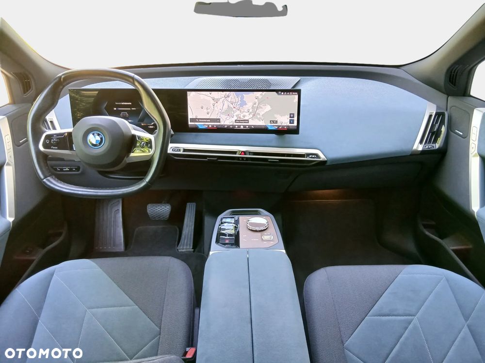 BMW iX - 11