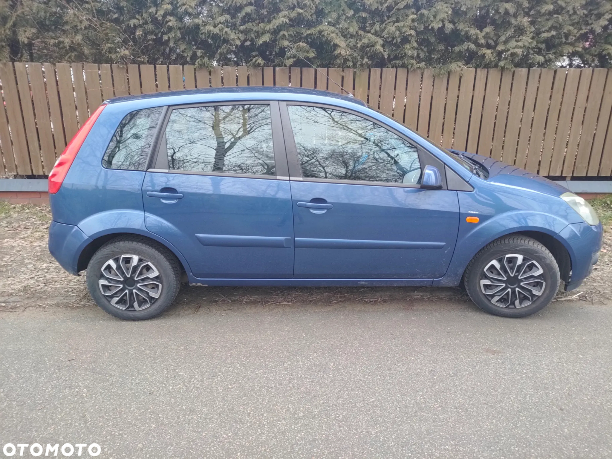 Ford Fiesta 1.4 Ambiente - 2