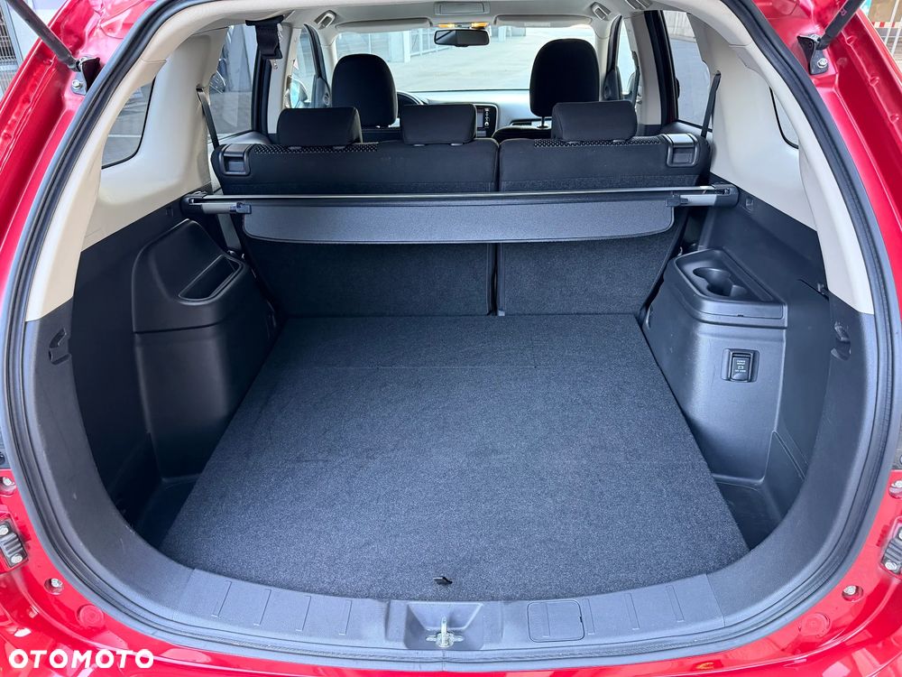 Mitsubishi Outlander 2.0 2WD Diamant - 40